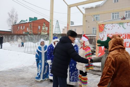 Балтачта үзәк чыршыны ачу тантанасы булды