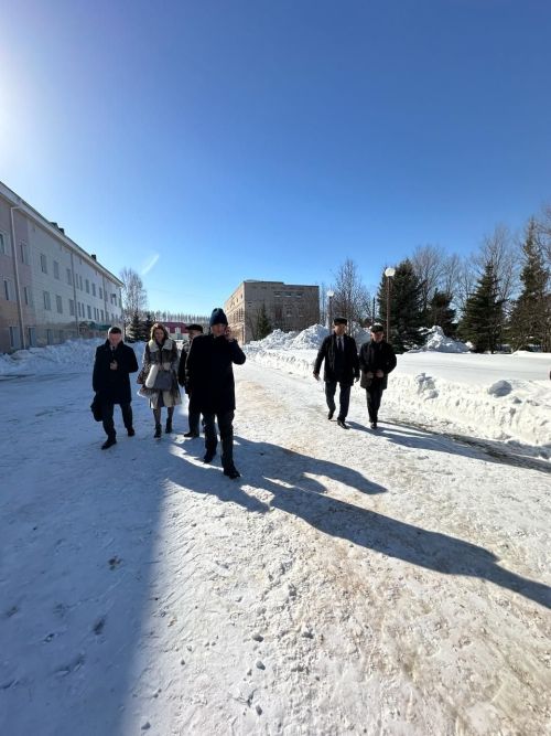 Министр алдынгы хезмәткәрләрне бүләкләп узды