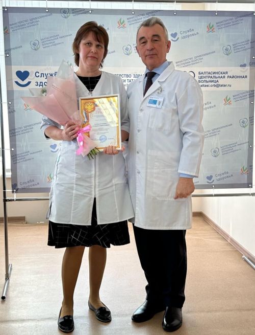 Министр алдынгы хезмәткәрләрне бүләкләп узды