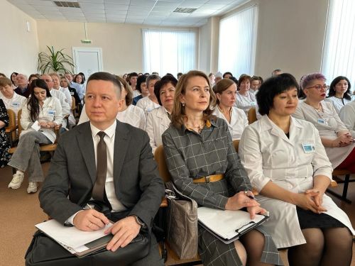 Министр алдынгы хезмәткәрләрне бүләкләп узды