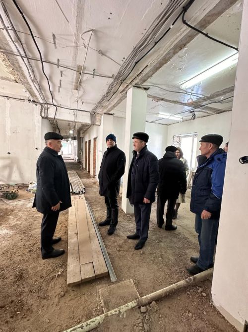 Министр алдынгы хезмәткәрләрне бүләкләп узды
