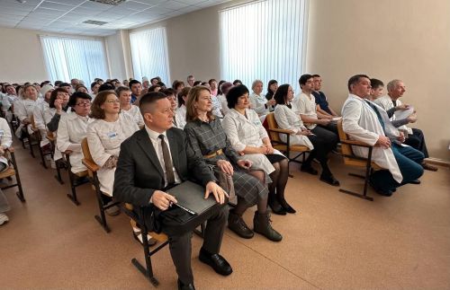 Министр алдынгы хезмәткәрләрне бүләкләп узды