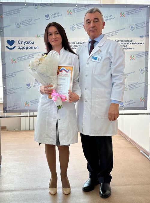 Министр алдынгы хезмәткәрләрне бүләкләп узды