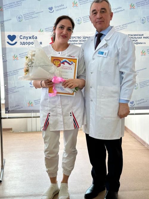 Министр алдынгы хезмәткәрләрне бүләкләп узды