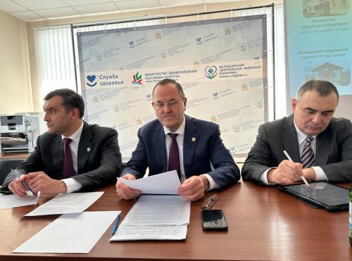 Министр алдынгы хезмәткәрләрне бүләкләп узды
