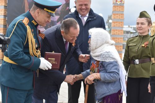 Балтачта узган Җиңү парадыннан фоторепортаж