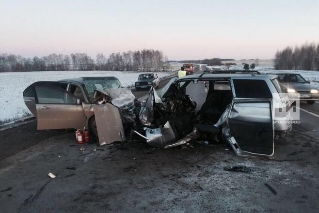 В Татарстане в результате ДТП погибли два человека и трое пострадали