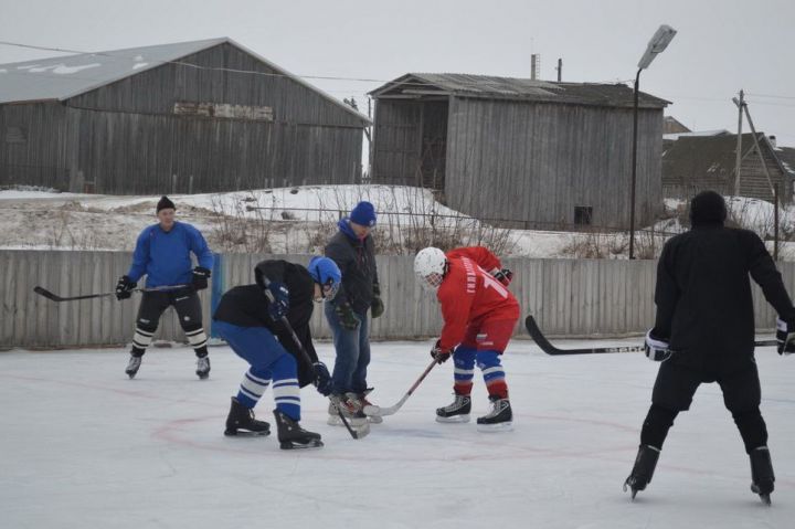 Борнак авылында кабат хоккей ярышын гөрләттеләр