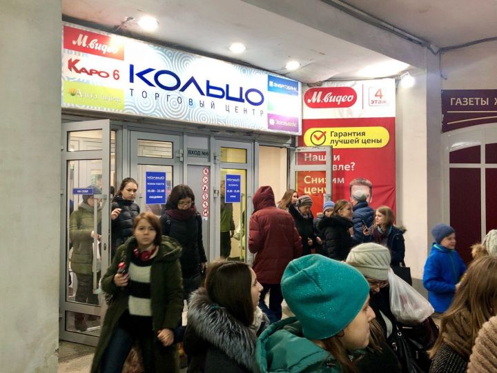 Видео эвакуации посетителей из ТРЦ «Кольцо» в Казани