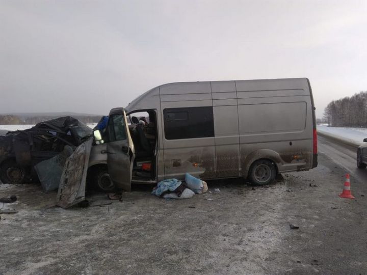 Татарстан машинасы Свердловск өлкәсендә авариягә очрап, сигез кеше имгәнгән, берәү үлгән