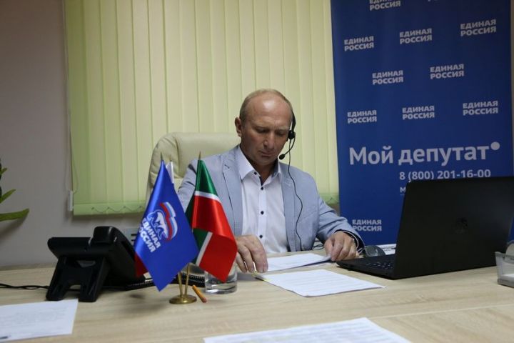 Кандидат от «ЕДИНОЙ РОССИИ» провел дежурство в общественной приемной Партии