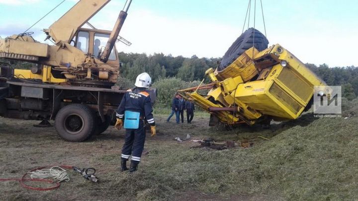 Алексеевск районында әйләнеп капланган тракторның йөртүчесе һәлак булган