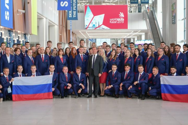 Дмитрий Медведев Worldskills җыелма командасында уңышлар теләде