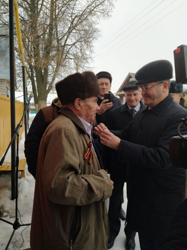 Бөек Ватан сугышы ветераны Гыйльметдин  Хәбибуллинга  юбилей медале тапшырылды (+фото)