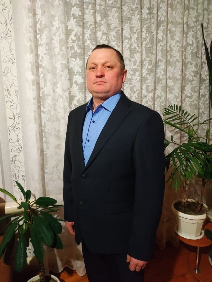 Механизатор Андрей Егоров: «Пичи дырысен техникаен вырыны яратӥ»