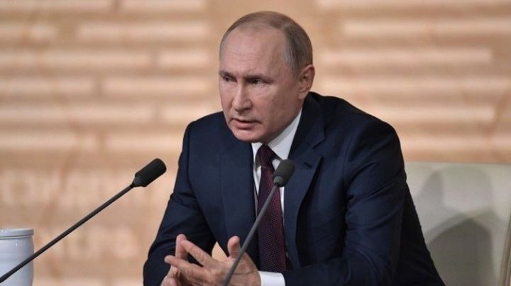 Путин ай азагына кадәр түләүле ял көннәрен игълан итү турындагы указга кул куйды