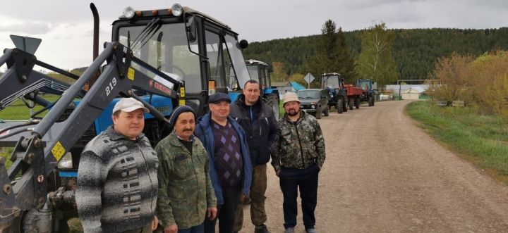 Авылларда шәхси тракторларга техник күзәтү үткәрелә. Чираттагысы Соснада (+ бик күп фото)