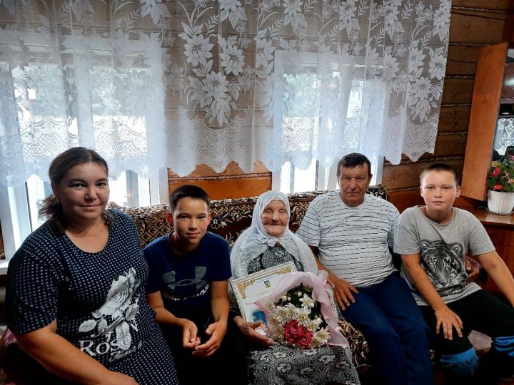 Балтач бистәсендә яшәүче Асылбикә Гафетдин кызы Гафетдиновага 90 яшь тулды