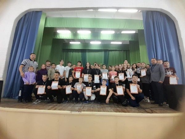 Укучылар арасында «Кама» хуҗалыгы призына армрестлинг буенча район беренчелеге узды (фото)