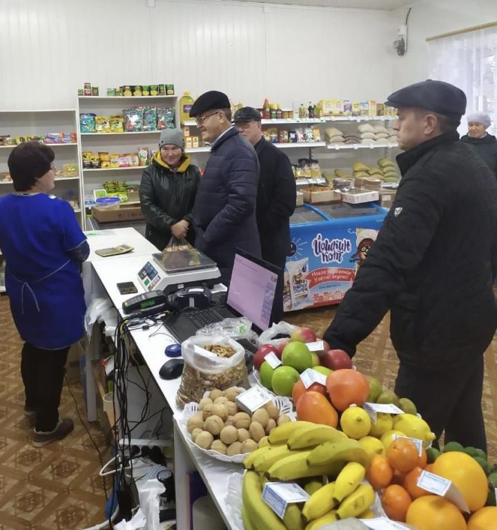 Шода авылында халык көтеп алган кибет быел төзекләндергәннән соң ишекләрен ачты (фото)