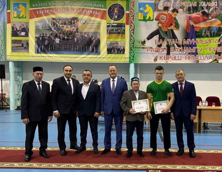 Илгизәребез билбау көрәше буенча спорт мастерына кандидат