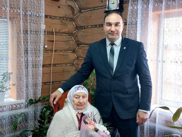 Әминә Гайфетдинова бүген 95 яшьлек юбилеен бәйрәм итә (фото, видео)