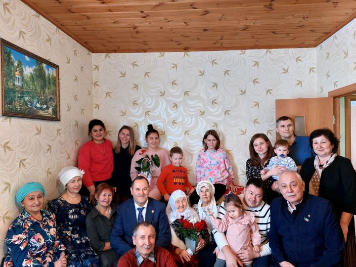 Гасыр кичкән буын вәкиле