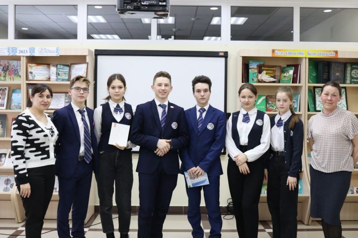 Үзәк китапханә хезмәткәрләре  «Своя игра» дип аталган интеллектуаль уен үткәрделәр (фото)