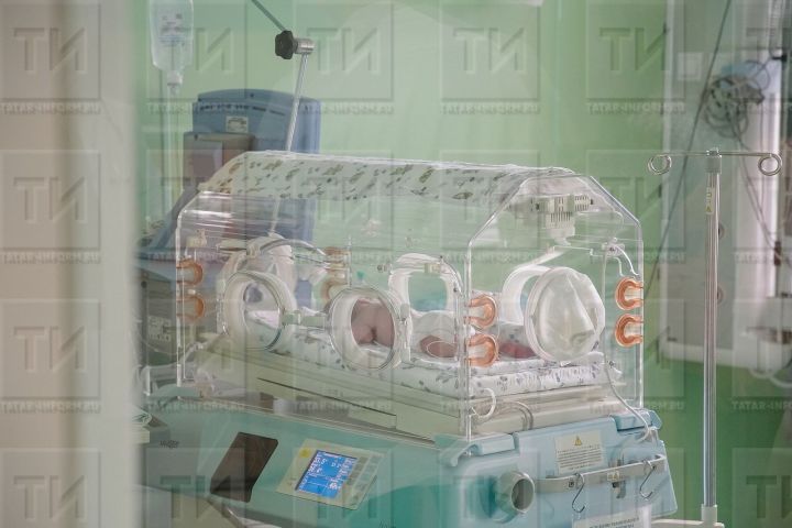 Кызын тудырып, чоланга чыгарып куйган...