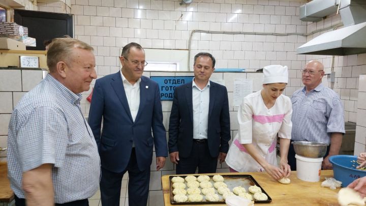 Балтачта эшлекле сәфәр белән Татпотребсоюз идарәсе рәисе килде (фото, видео)