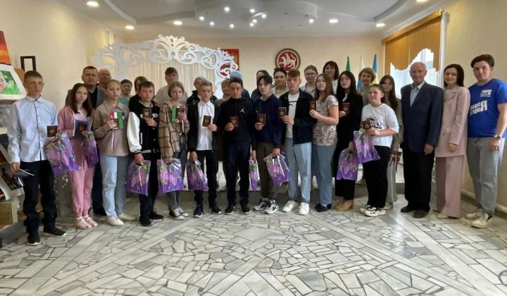 Бәйрәм алды көннәрендә Балтач егет-кызлары паспортлы булды