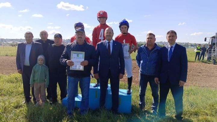 Балтачта Республика көне уңаеннан ат чабышы булды (фото)