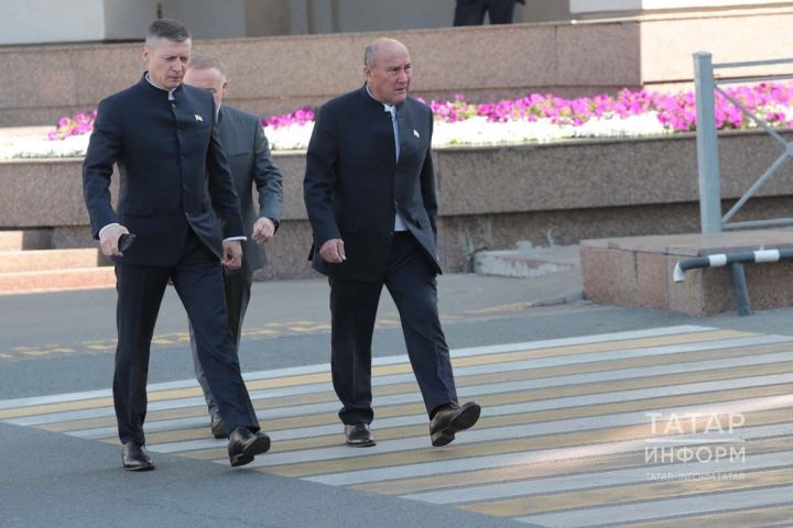 Рөстәм Миңнеханов ике дәүләт телен куллану өчен бөтен шартлар тудырырга кирәклеген әйтте