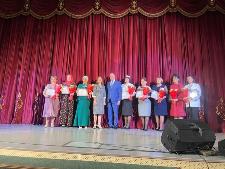 Бүген Балтачта тәрбиячеләрне хөрмәтләделәр (фото)