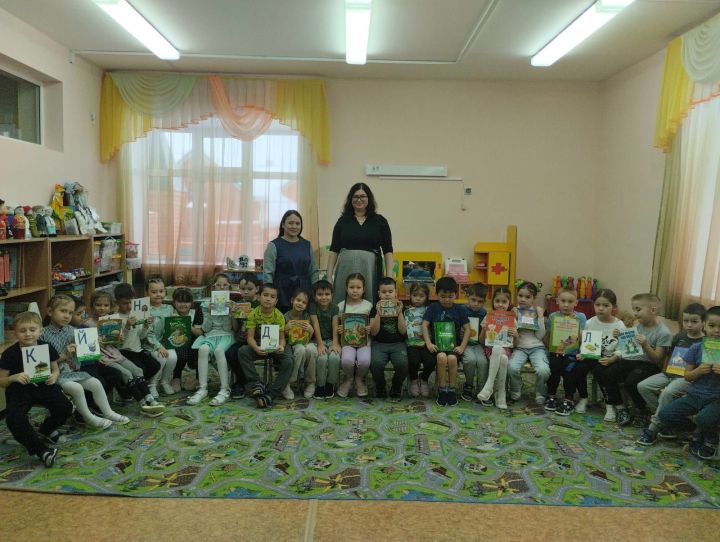Китапханәче — серләр дөньясына алып керүче, рухи мирасны саклап, аны буыннан-буынга тапшыручы, белем һәм тәрбия бирүче (фото)