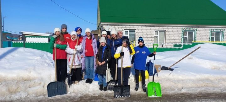 Гимназиянең беренчеләр хәрәкәте активистлары кемгә ярдәм иткән? (фото)