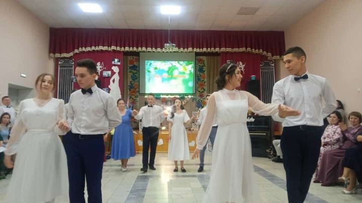 «Әдәби бал» — традицияләрне әхлакка нигезләнеп яңарта  (фото)