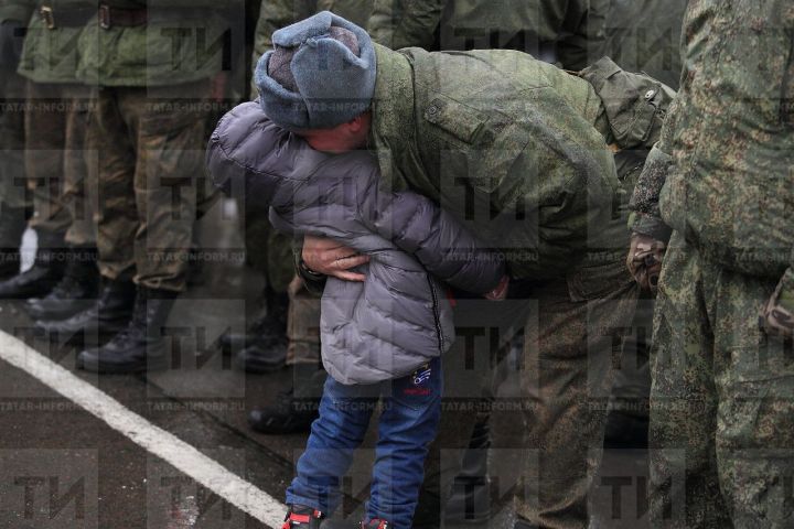Мобилизацияләнгән аталарга хәрби хезмәттән вакытыннан алда китү хокукы бирмәкчеләр