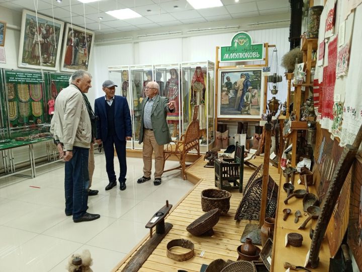 «Халыклар дуслыгы» музеенда Питер кунаклары