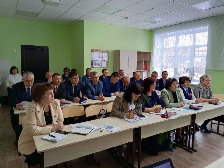 Районның мәктәп директорлары Кенә мәктәбендә  очрашты