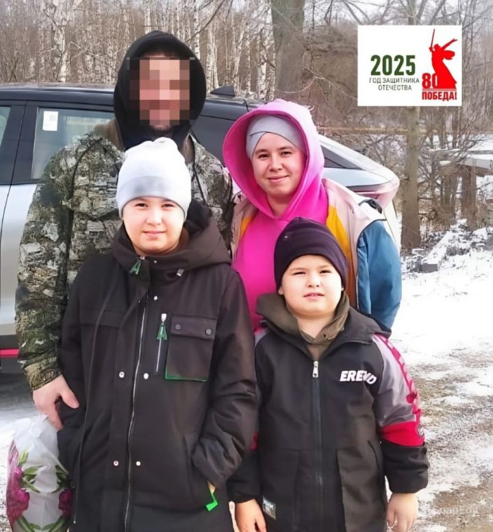 «Тормыш иптәшем — безнең горурлыгыбыз, еракта булса да терәген, яратуын тоеп яшибез»,  ди Чулпан