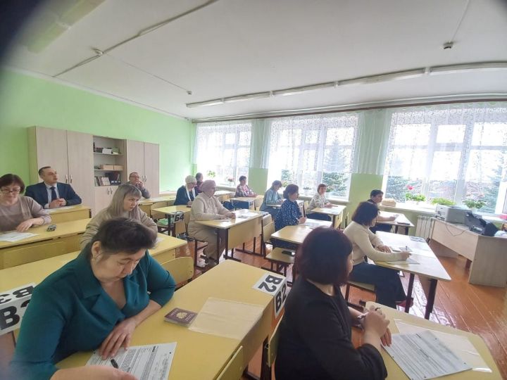 Балтачта әти-әниләр бердәм дәүләт имтиханы тапшырды