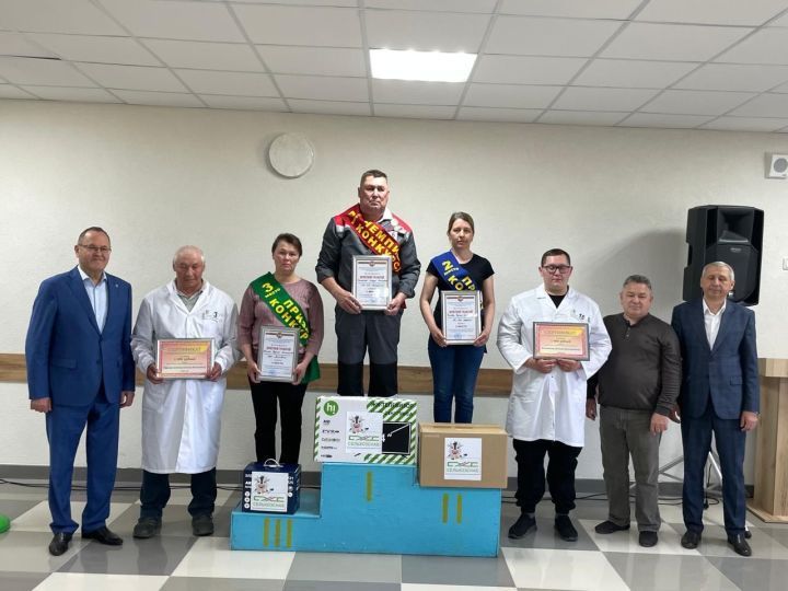 Балтачта узган һөнәри бәйгедә иң яшь, иң тәҗрибәле хезмәт ияләре бүләкләнде