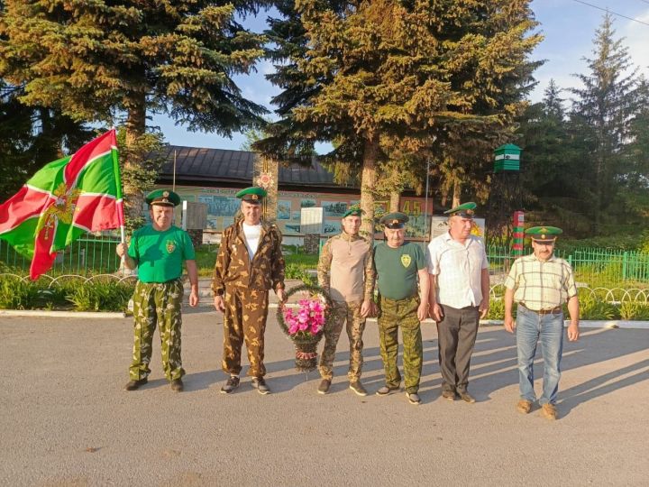 Алар әз булсалар да,  бердәм