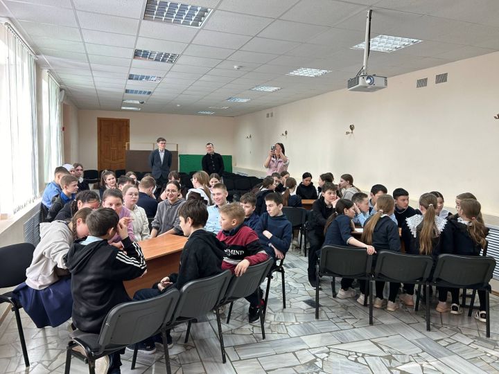 «Хыял» яшьләр үзәге Яңгул мәктәбендә кунакта булды