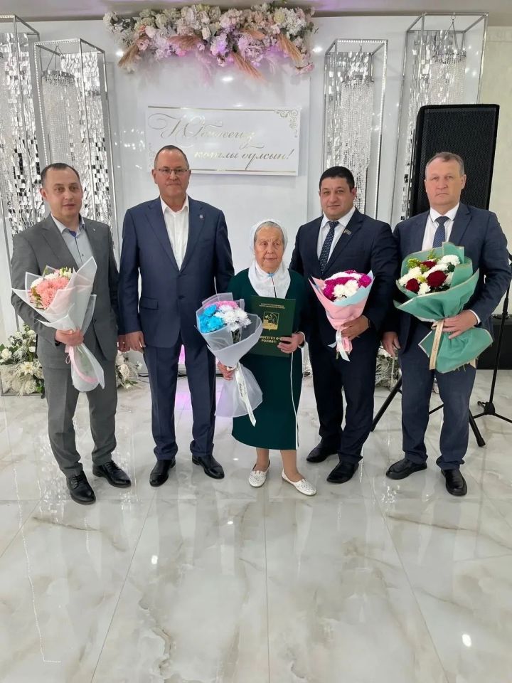 Җәмилә Сибәгатуллина 80 яшьлек күркәм юбилеен каршылады