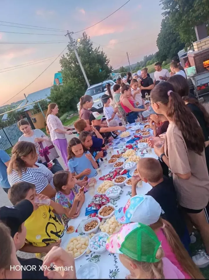 Көектә балалар өчен матур чара уздырганнар