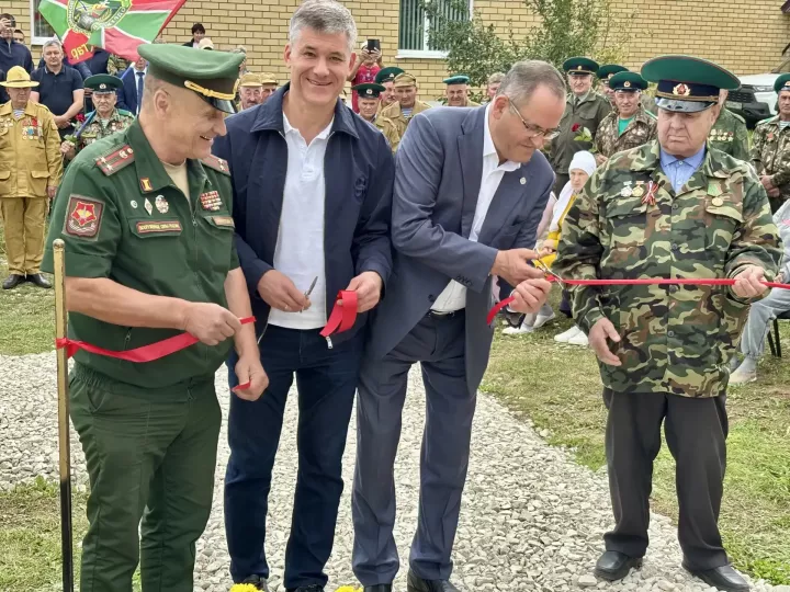 Бердәмлек билгесе: Алан авылында яңа һәйкәл ачылды