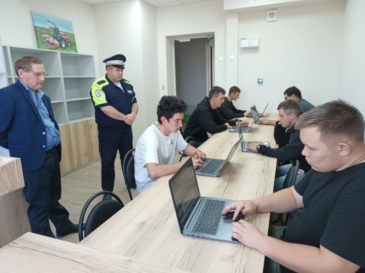 Школьники могут проверить свои знания в онлайн-олимпиаде «Безопасные дороги»