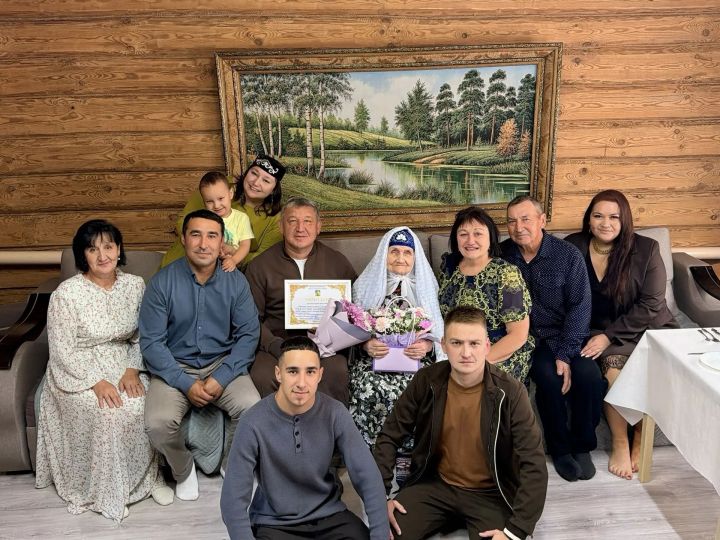 Сирая Закиҗан кызы Шакировага 90 яшь тулды